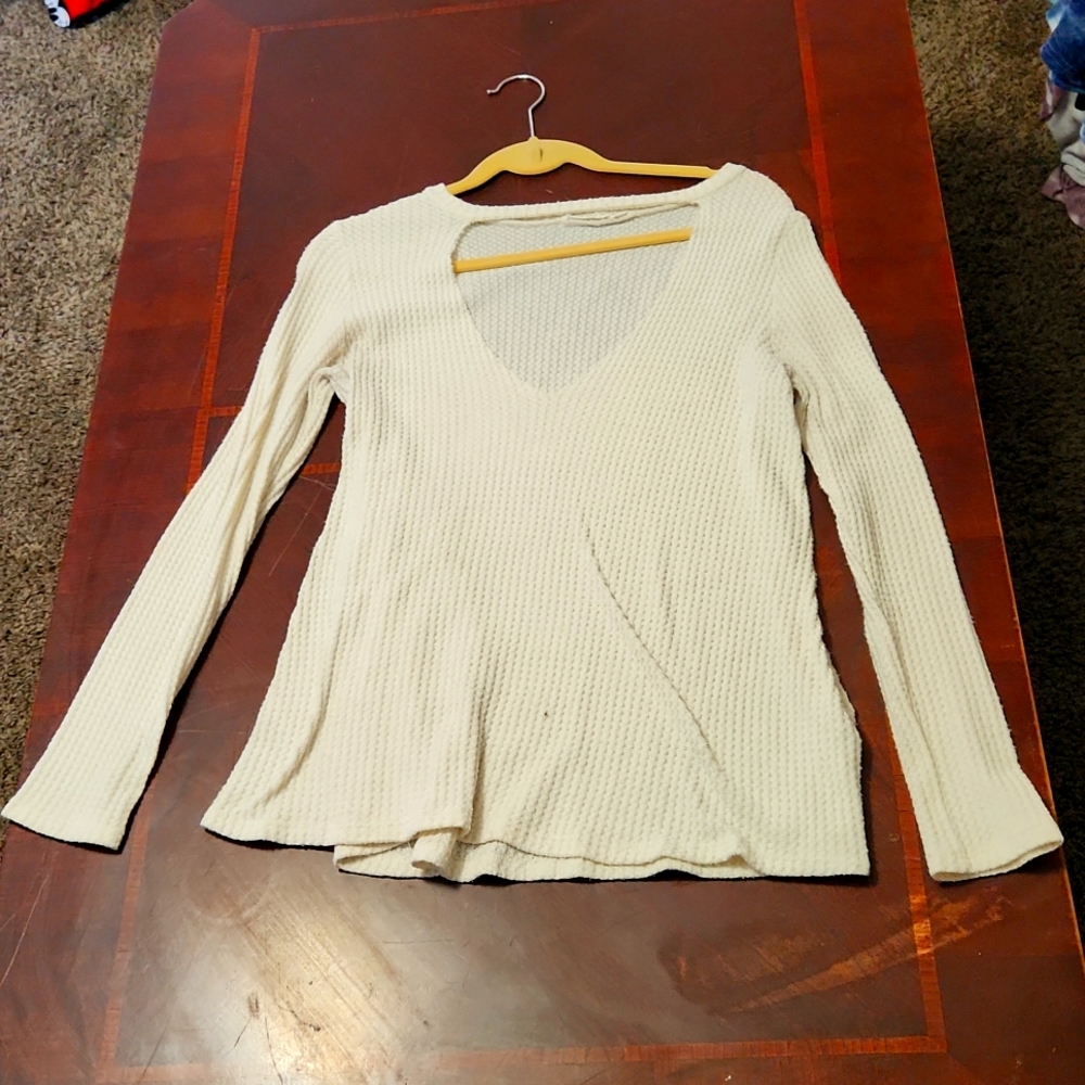 White long-sleeved waffle-cut shirt
